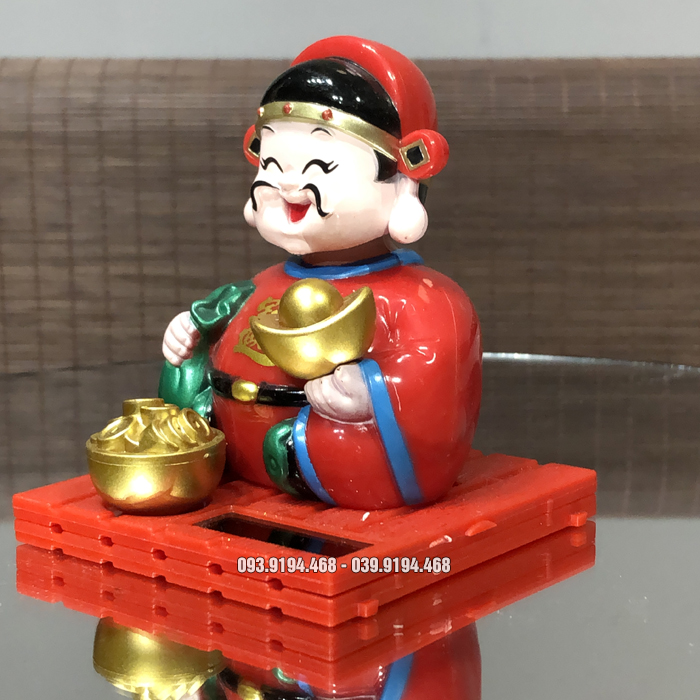 thần tài đế vuông năng lượng mặt trời tự động gật đầu