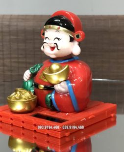 thần tài đế vuông năng lượng mặt trời tự động gật đầu