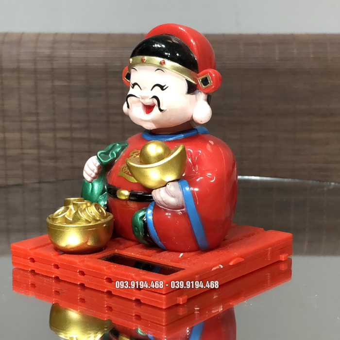 thần tài đế vuông năng lượng mặt trời tự động gật đầu