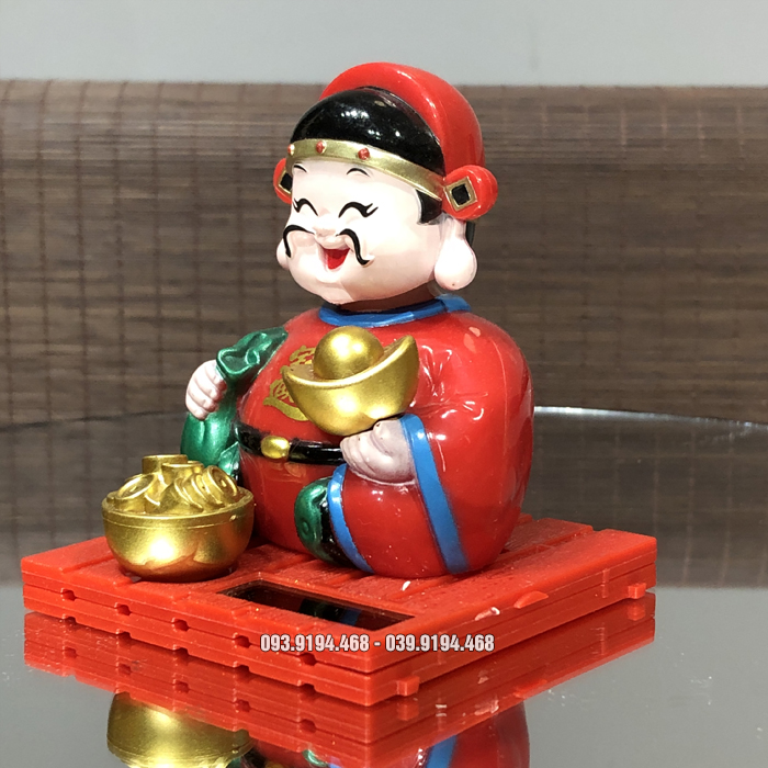 thần tài đế vuông năng lượng mặt trời tự động gật đầu