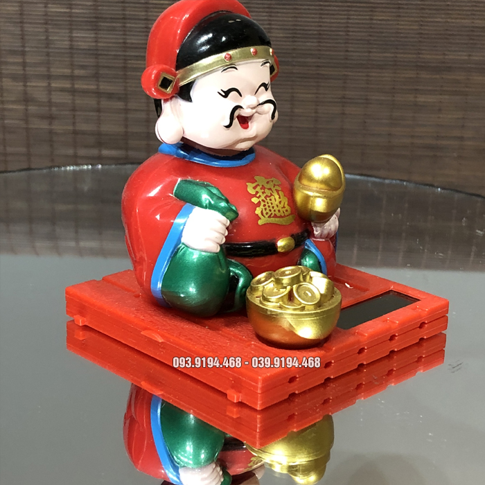 thần tài đế vuông năng lượng mặt trời tự động gật đầu