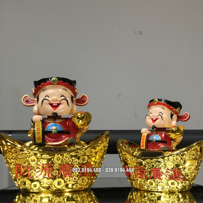 thần tài năng lượng mặt trời tự động gật đầu vẫy tay đẹp tại HCM