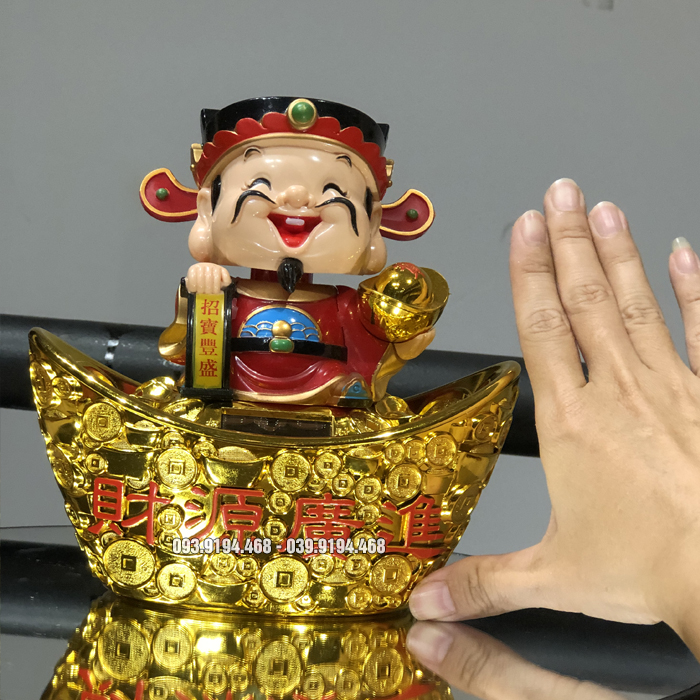 thần tài năng lượng mặt trời tự động gật đầu vẫy tay đẹp tại HCM