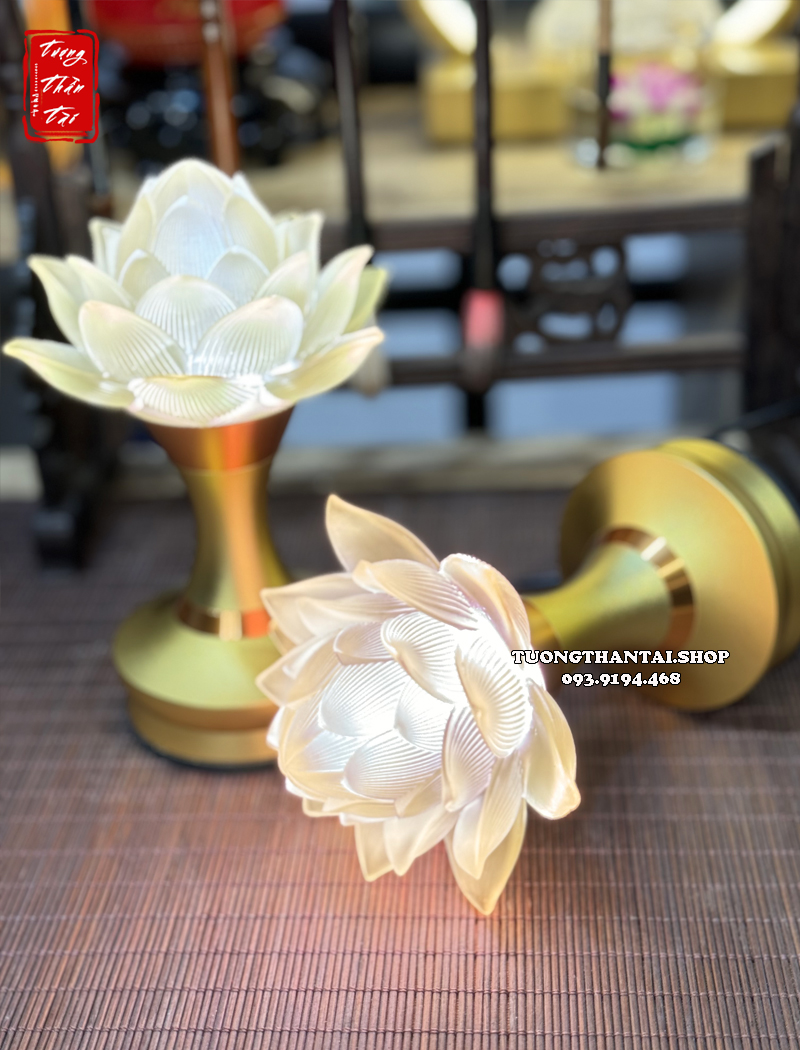 Đèn thờ cúng lưu ly hoa sen nở 3 tầng đổi màu