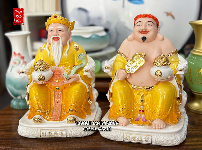 Tượng Ông Địa Thần Tài sứ áo vàng hũ vàng