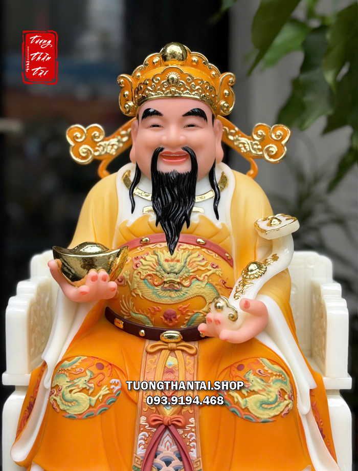 Tượng Thần Tiền như ý thỏi vàng áo gấm cam bằng bột đá