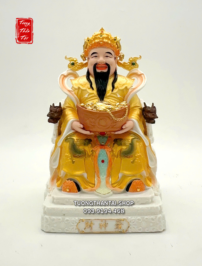 Tượng Thần Tiền ôm hũ vàng ngồi ghế rồng áo vàng