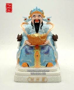 Tượng Thần Tiền ôm hũ vàng ngồi ghế tay rồng áo xanh thiên thanh